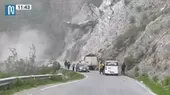 Ayacucho: El momento en que parte de un cerro se vino abajo en plena carretera - Noticias de carretera