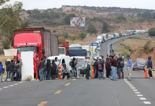 Bloquean carretera Yauyos - Cañete: exigen reinicio de obras