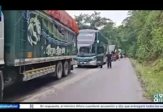 Derrumbe en Naranjal bloquea carretera central  entre Tarma a Chanchamayo y deja cientos de vehículos varados