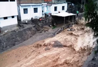 Chosica: Huaico sepultó vehículos e inundó viviendas