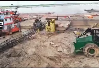 Grúa no soporta peso de carga y se desploma en río de Pucallpa