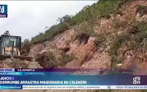 Huaico arrastra retroexcavadora durante trabajos de limpieza en Celendín