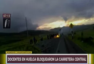 Profesores en huelga bloquean tramo de la Carretera Central en Huancayo