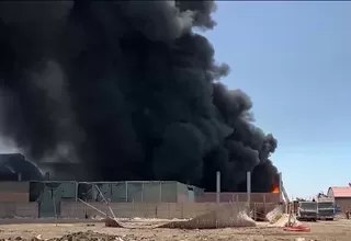 Incendio de gran magnitud consume planta de aceite de oliva en Tacna