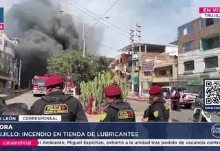 Incendio de gran magnitud consume tienda de lubricantes en Trujillo