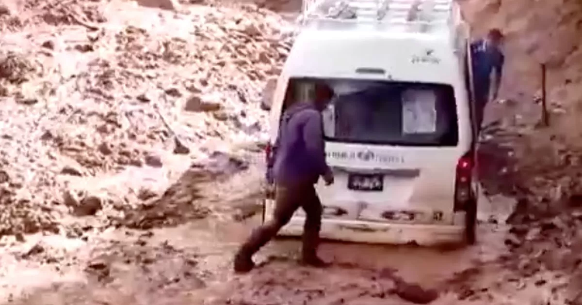 Oxapampa: Vía con Pozuzo bloqueada por piedras y lodo