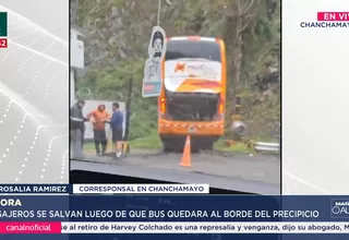 Pasajeros se salvan luego de que bus quedara al borde de abismo