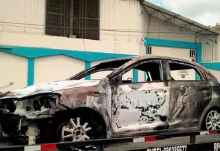 Piura: asaltantes incendiaron un carro con un hombre dentro