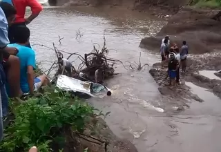 Piura: conductor de auto arrastrado por quebrada se encuentra desaparecido