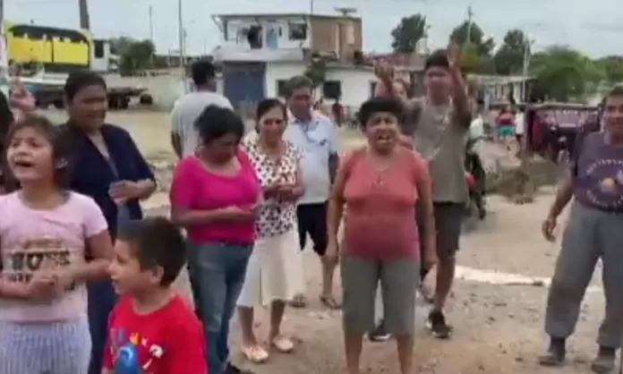 Piura: Pobladores de Los Polvorines bloquean la vía de acceso ante ...