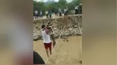 Pobladores de Motupe arriesgan sus vidas al cruzar el río con ayuda de cuerdas - Noticias de edward-malaga