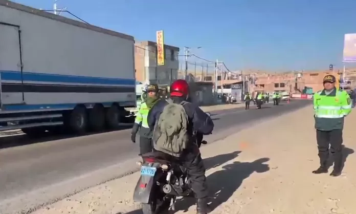 Puno: Realizan Operativo Policial En La Carretera Para Garantizar