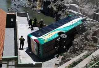 Valle del Colca: una persona fallece y otras 21 quedan heridas tras caída de bus