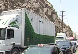 Vehículos permanecen varados en la Carretera Central 