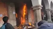 [VIDEO] Ayacucho: Alumnos queman puerta de rectorado en universidad de Huamanga - Noticias de queman